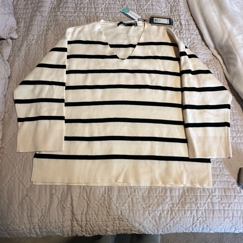 Sweater - Picture 3 of 6